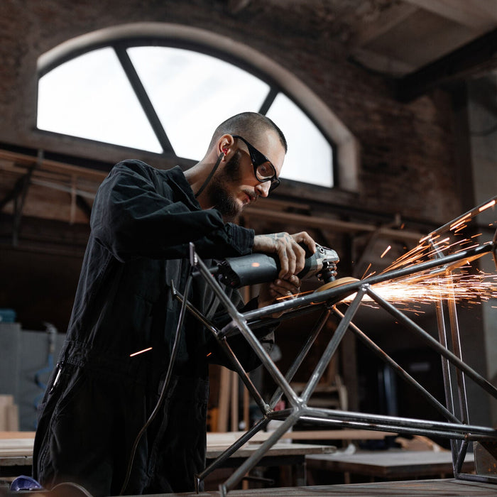 Industriearbeiter mit Gehörschutz
